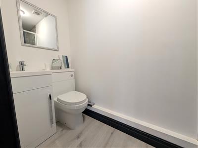 EN SUITE SHOWER ROOM/WC